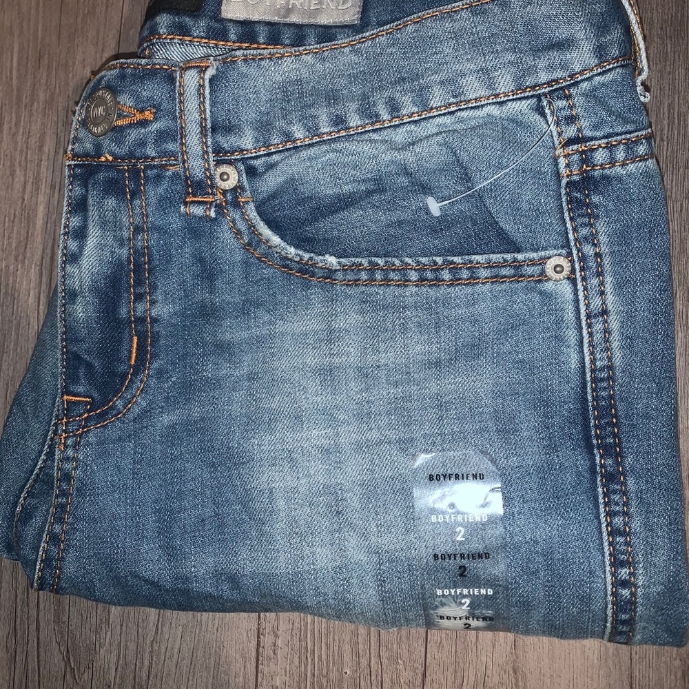 Boyfriend jeans with rips